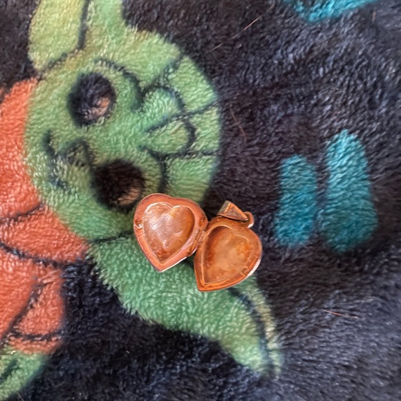 Silver Locket - Picture 5 of 7